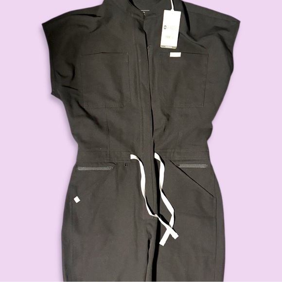 NWT Figs Rafaela Cargo ScrubJumpsuit Black Sz S, Figs Rafaela Cargo Jumpsuit $98 - Picture 10 of 11